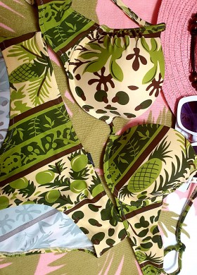 Бански костюм в зелено