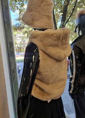 Бежов елек с косъм