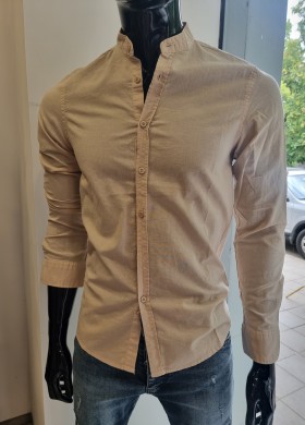 Бежова риза с попска яка