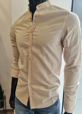 Бежова риза с попска яка