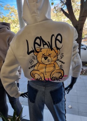 Бял суитшърт с Мече