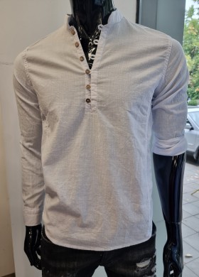 Бяла риза с попска яка