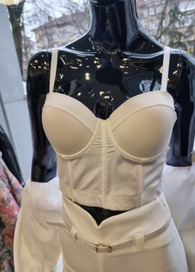 Бюстие бяло с чашки