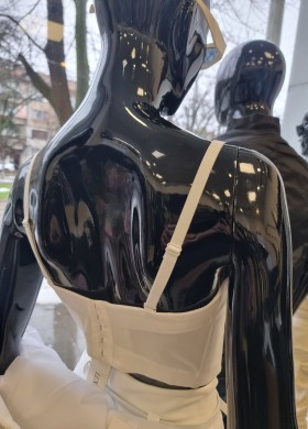 Бюстие бяло с чашки