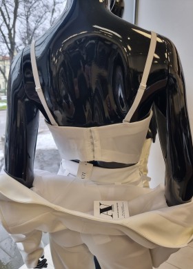 Бюстие бяло с чашки