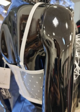 Бюстие бяло с пера