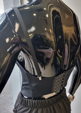 Бюстие с камъни