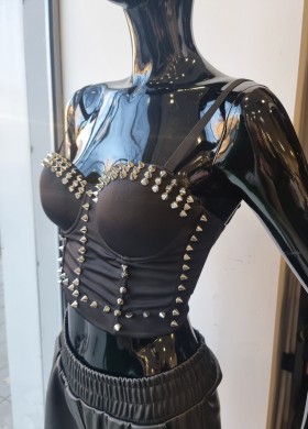 Бюстие с шипове