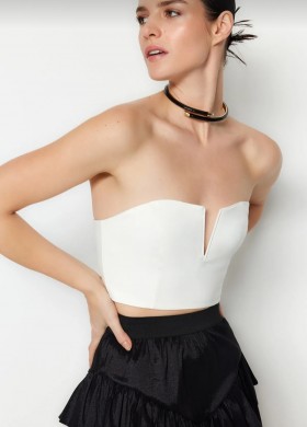 Бюстие V образно бяло