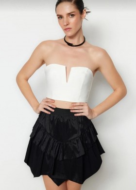 Бюстие V образно бяло