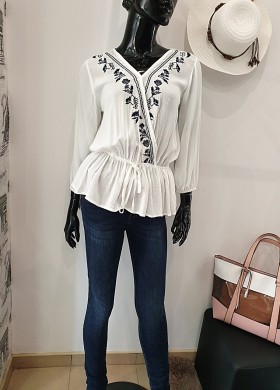 Блуза с бродерия