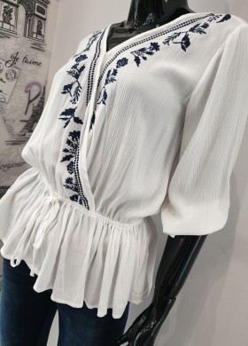 Блуза с бродерия