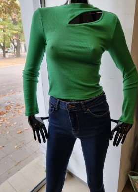 Блуза с отвор зелена