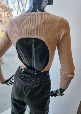 Блузка с гол гръб бежова