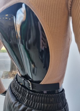 Блузка с гол гръб бежова