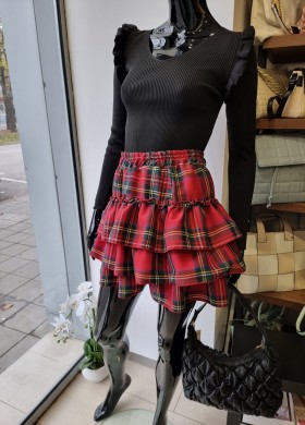 Черна блуза с къдрички