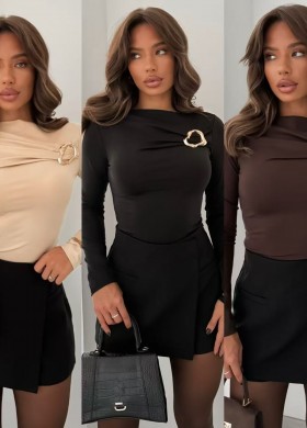 Черна блуза със златна катарама