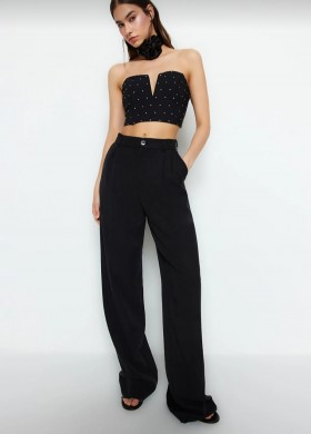 Черно изрязано бюстие