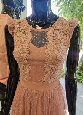 Дълга рокля в дантела