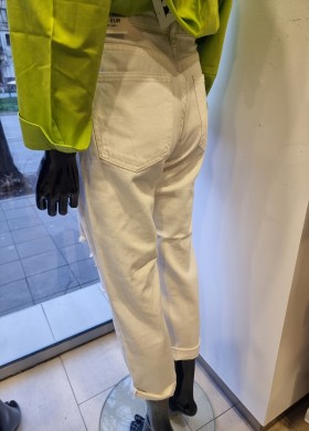 Дънки бели накъсани