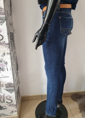 Дънки с колан