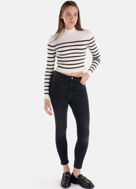 Дънки по тялото над глезена