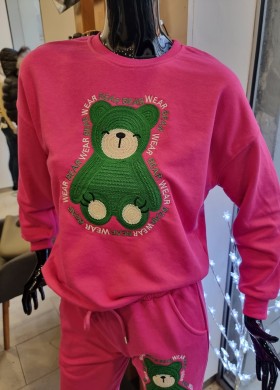 Екип с мече в циклама