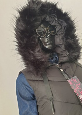 Елек с качулка с пух