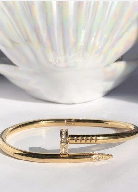 ГРИВНА ПИРОН С КАМЪЧЕТА