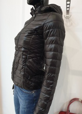 ЯКЕ ЧЕРНО С КАЧУЛКА