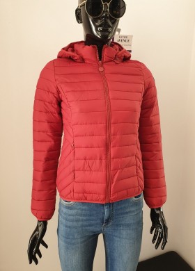 Яке червено с качулка