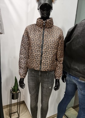 Яке с две лица