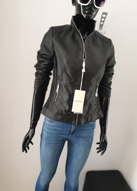 Яке кожено черно