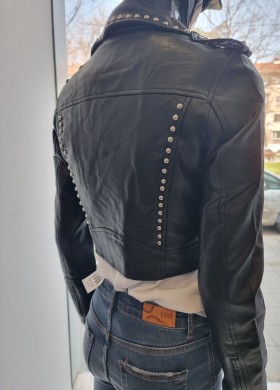 Яке кожено с капзи