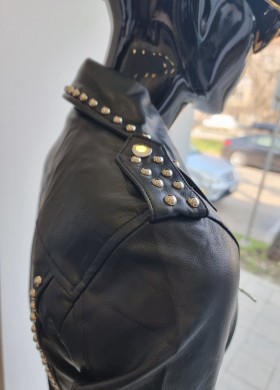 Яке кожено с капзи