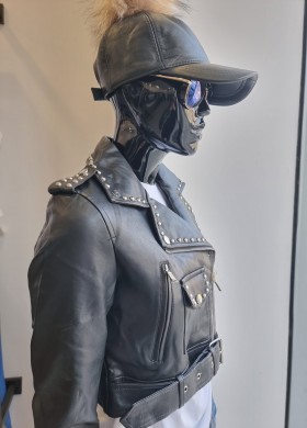 Яке кожено с капзи