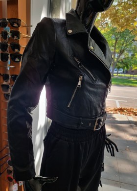 Яке късо кожено