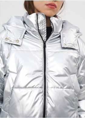 Яке късо сребристо