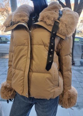 Яке с пух в бежово