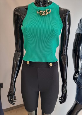 Клин с метални копчета