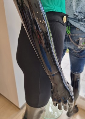 Клин с метални копчета