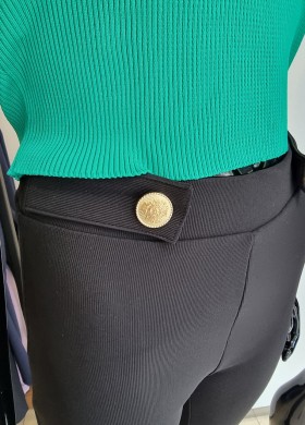 Клин с метални копчета