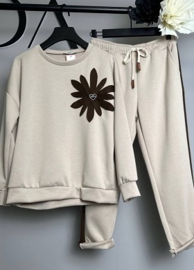 Комплект бежов с цвете