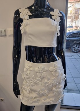 Комплект с бели цветя