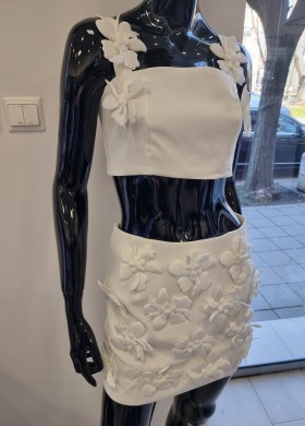 Комплект с бели цветя