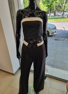 Комплект бюстие с панталон в черно