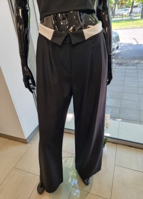 Комплект бюстие с панталон в черно