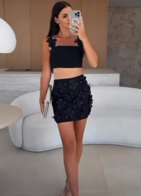 Комплект с черни цветя