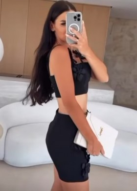 Комплект с черни цветя