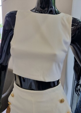 Къс топ в бяло